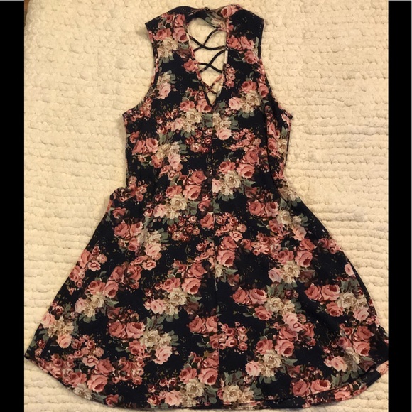 Floral lace up dress - Picture 2 of 3